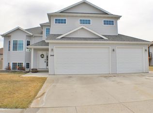 3441 Woodside Dr SE, Minot, ND 58701