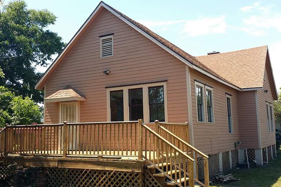 2nd image of 1811 Hubbard St