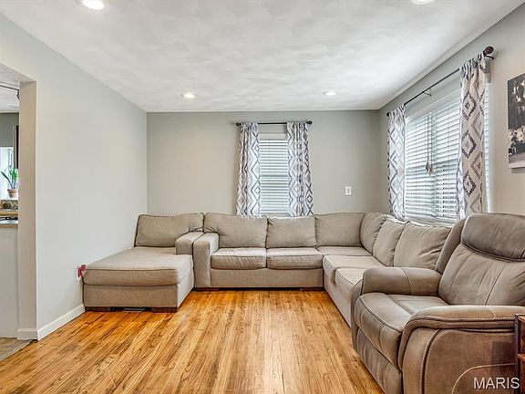 2nd image of 402 S Elizabeth St