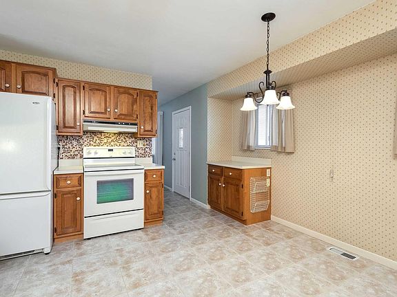 3rd image of 3414 Kennedy Dr