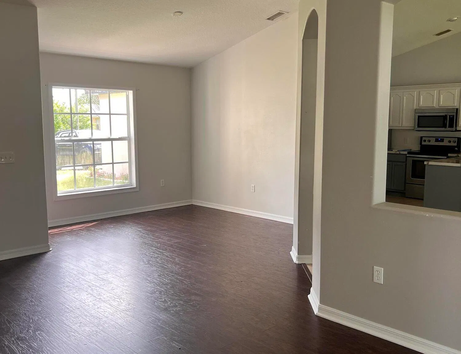 3 bed, 2.0 bath, 1700 sqft, $1,995 — Photo 3