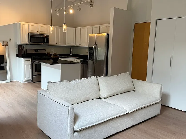 1740 N Maplewood Ave #122 — Photo 6