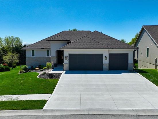 4209 NE Hideaway Dr, Lees Summit, MO 64064