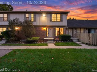 861 Langdon Ct, Rochester, MI 48307
