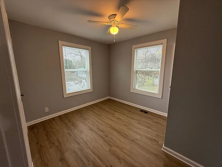456 Warren St — Photo 14