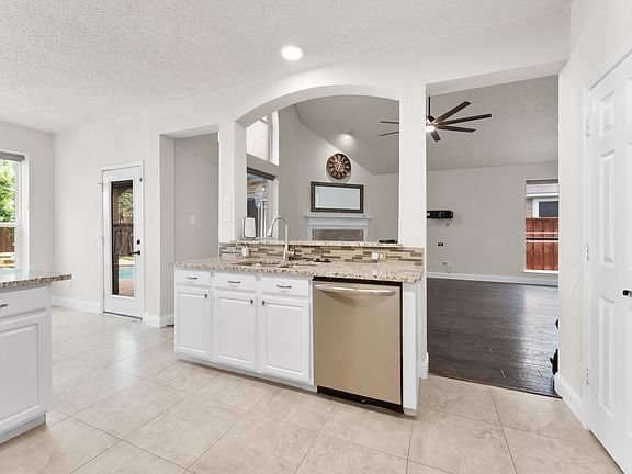5th image of 7105 Fieldstone Dr