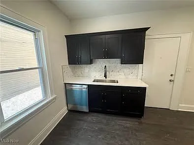 2085 W 11th St #1 — Photo 18