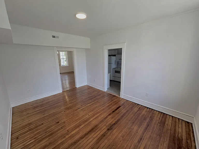 Ethan Thomas Apartments — Photo 5