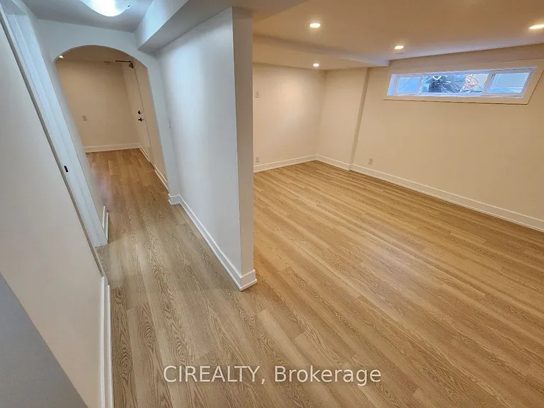 31 Bailey Cres #LOWER — Photo 10