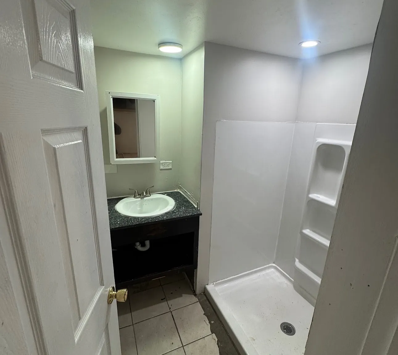 5 bed, 2500 sqft, $3,220 — Photo 4