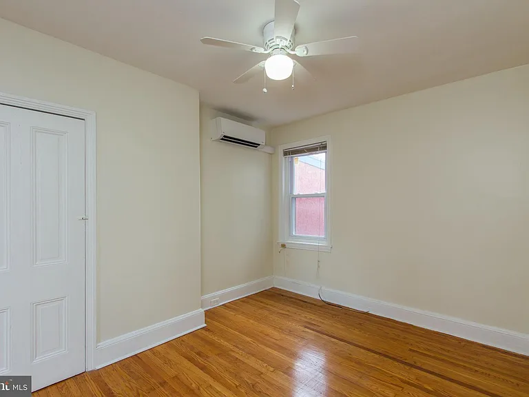 2207 Catharine St #2 — Photo 16