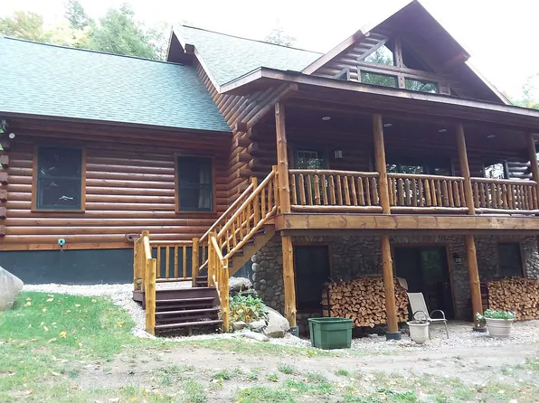 33 Deer Creek Rd, Diamond Point, NY 12824