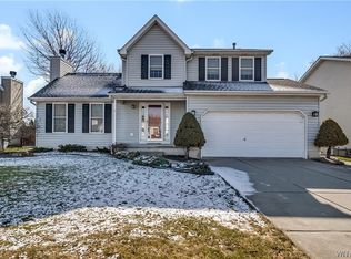 5 Trentwood Trl, Lancaster, NY 14086