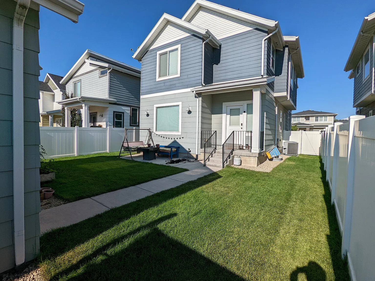 3 bed, 2736 sqft, $2,600 — Photo 4