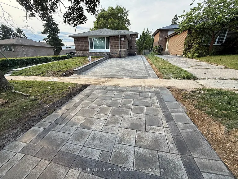 36 Manorglen Cres — Photo 1