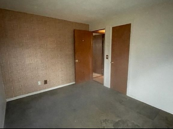 4th image of 224 Oakwood Ln