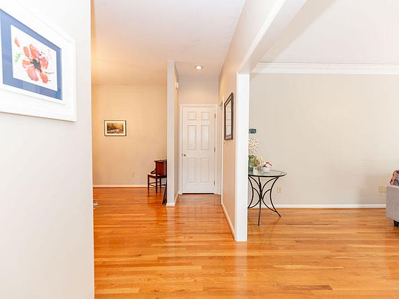 5th image of 628 Forest Hill Dr