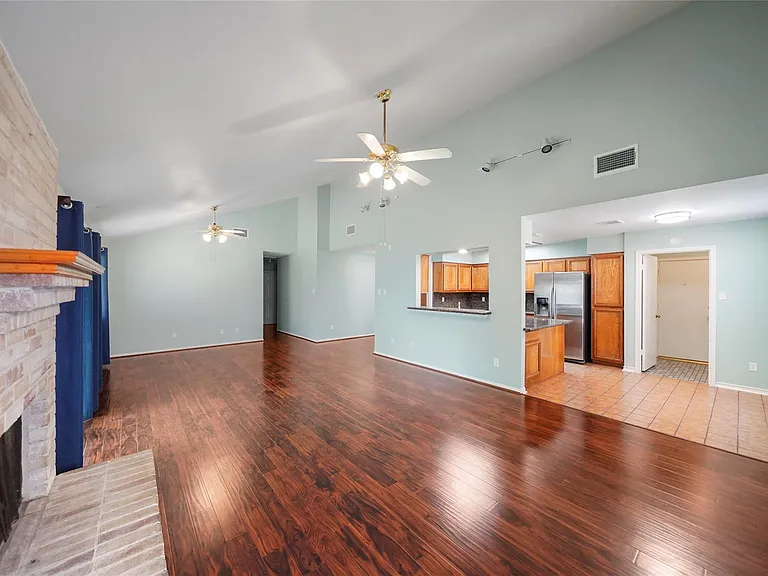 17206 Park Lodge Dr — Photo 2