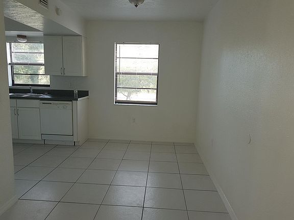 3rd image of 125 Beaty Ct #125
