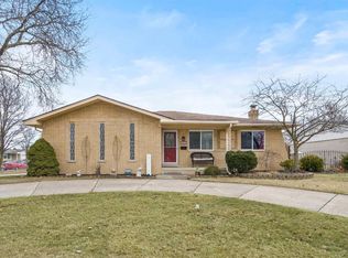 35448 Cathedral Dr, Sterling Heights, MI 48312