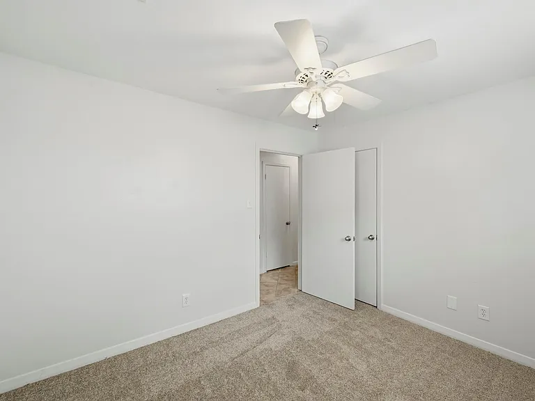 10503 Shadow Wood Dr — Photo 23