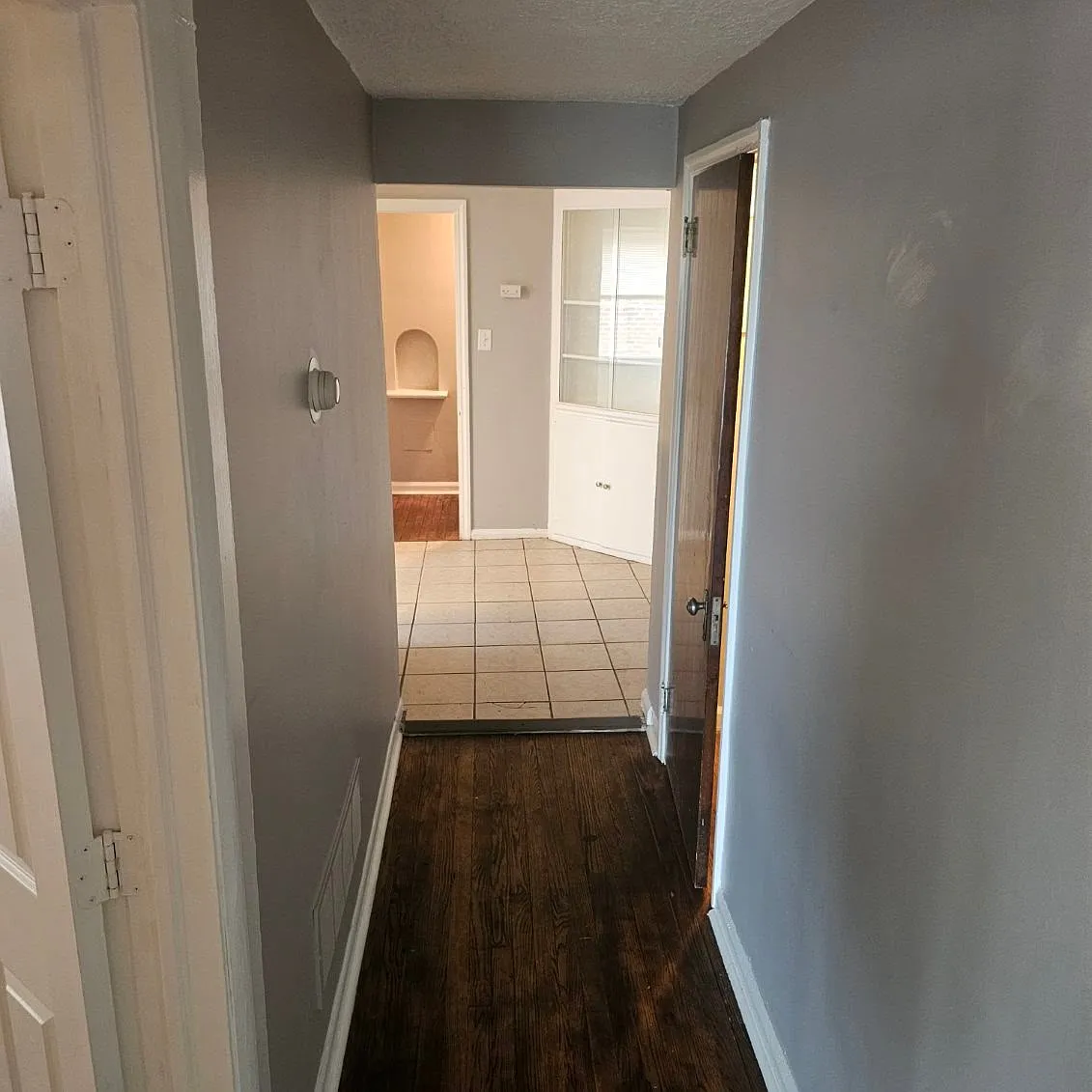 2 bed, 1000 sqft, $1,300 — Photo 2