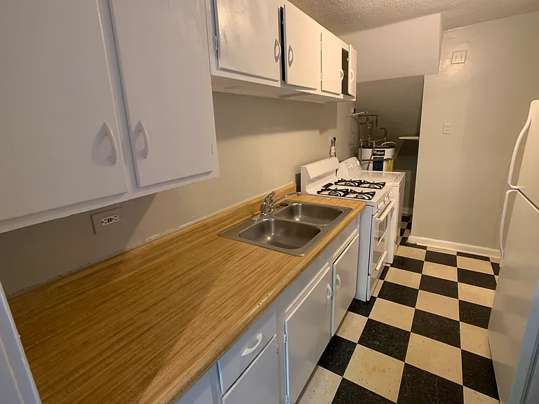 1661 Valley Ave — Photo 11