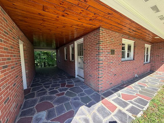 4th image of 602 Bernardston Rd