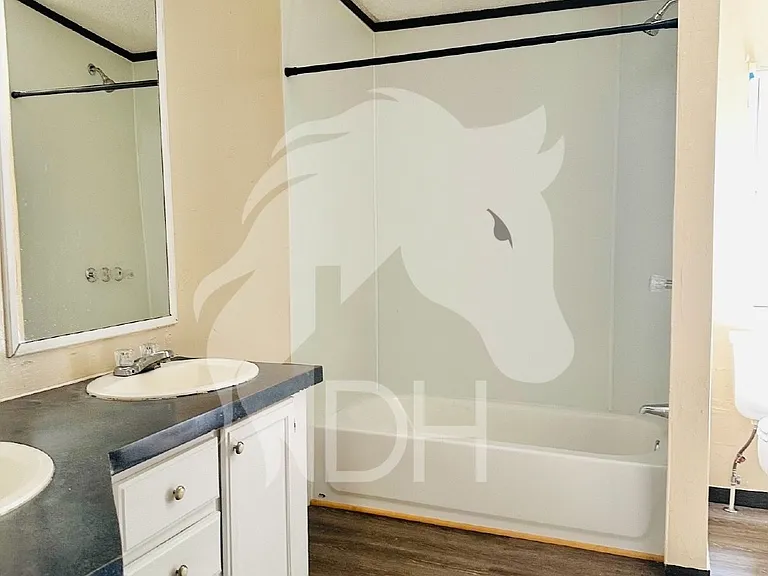 310 Madison Ave #19 — Photo 8