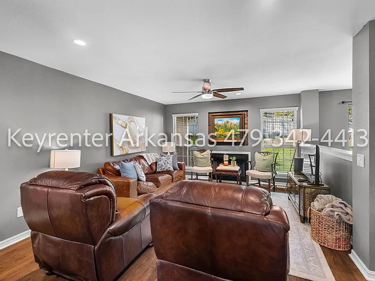 2943 E Setter St — Photo 4