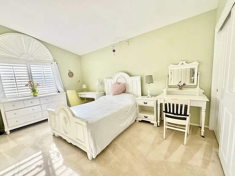 1812 Fox Springs Cir — Photo 17