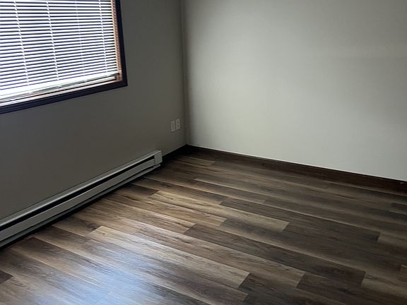 4th image of 302 Parkway Dr