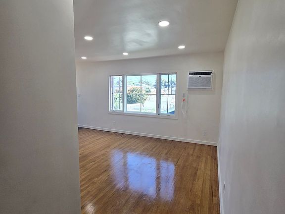 3rd image of 2507 Obama Blvd