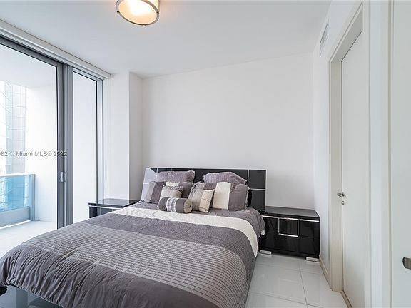 3rd image of 200 Biscayne Boulevard Way APT 4711