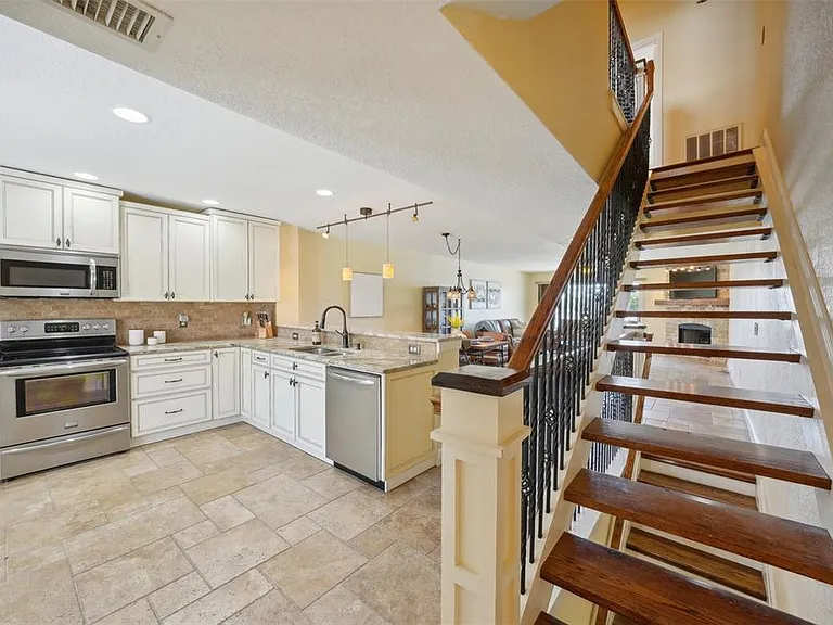 637 Pinellas Bayway S #105 — Photo 17