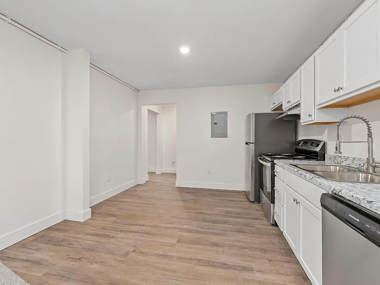 1001 E 16th St #5 — Photo 5
