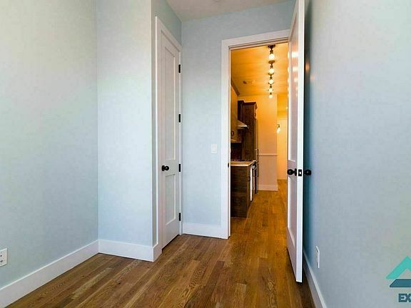 3rd image of 331 Melrose St #3E