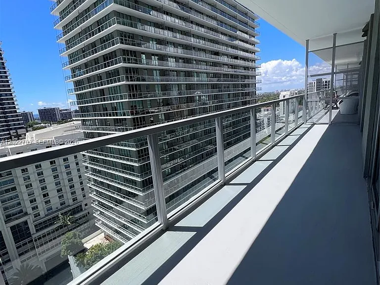 1111 SW 1st Ave #2118 — Photo 14