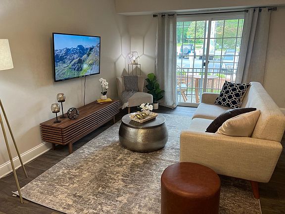 4th image of 3200 Lawndale Dr #2104