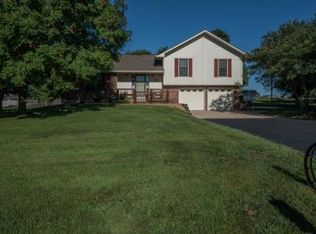 8636 Gabriel Ln, Lenexa, KS 66227
