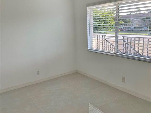 5th image of 123 Palm Dr #2868