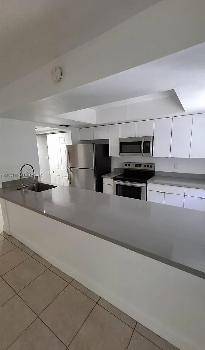 Parkway Grove Condo Part — Photo 2