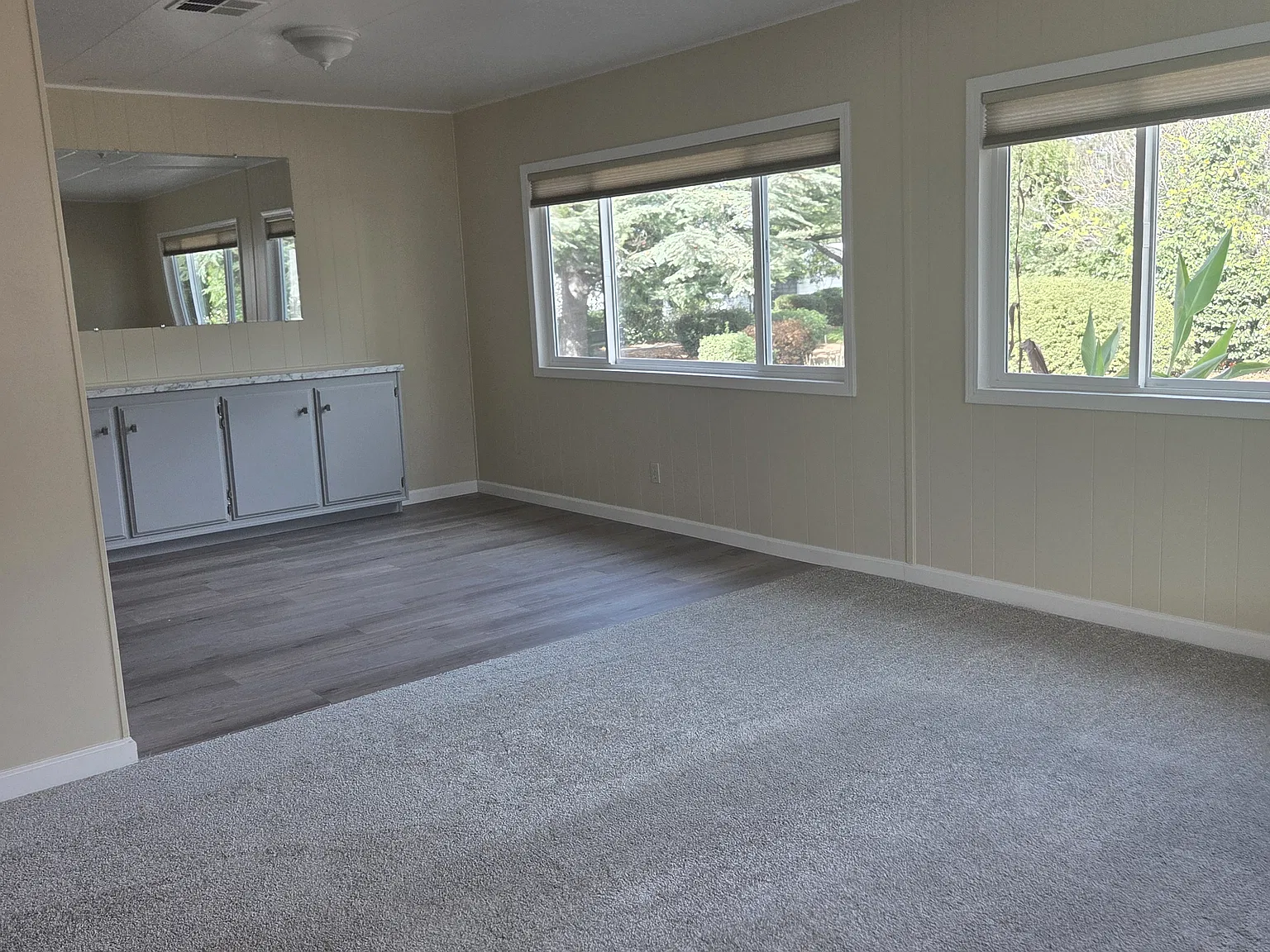 217 Regency Ct — Photo 2