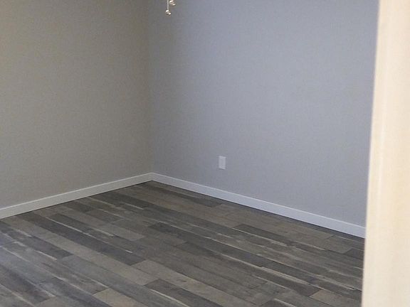 3rd image of 1402 Broadmoor Dr
