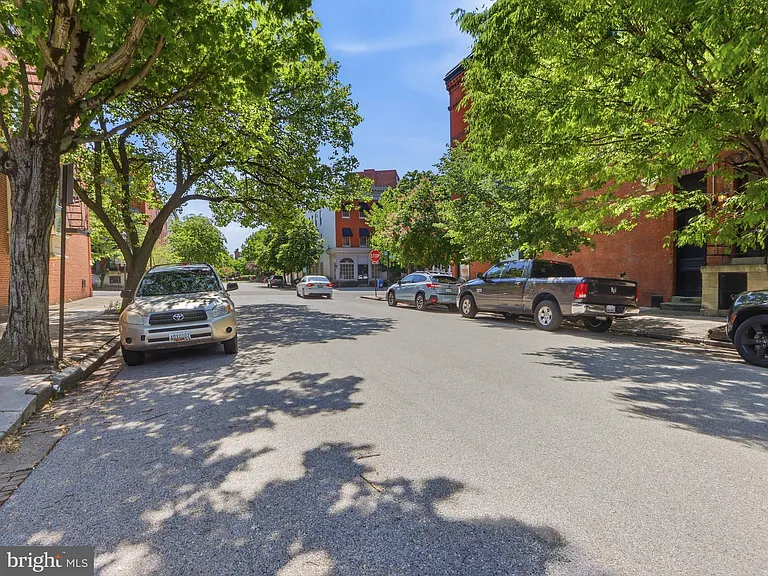 1435 Bolton St — Photo 16