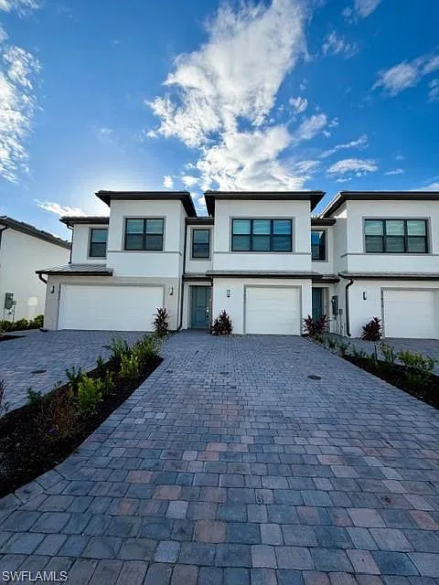 3 bed, 2.5 bath, 1816 sqft, $2,695 — Photo 1