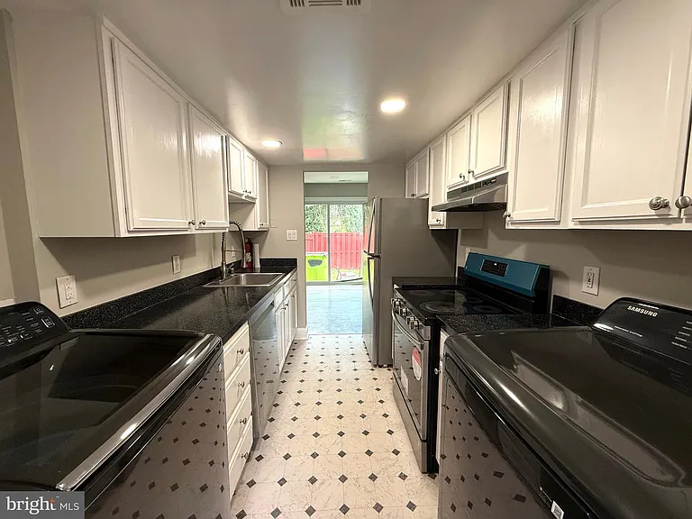 2819 Banks Ct — Photo 4