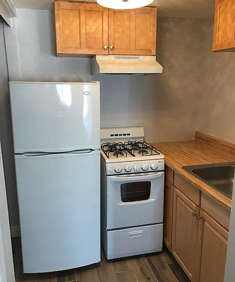 Smoke Tree Studio Apartments — Photo 2