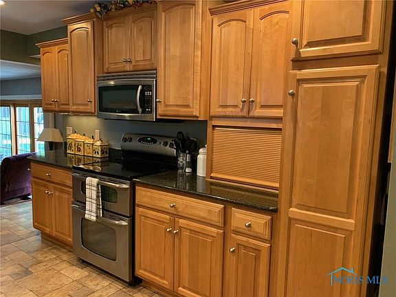 5th image of 608 Brookside Dr