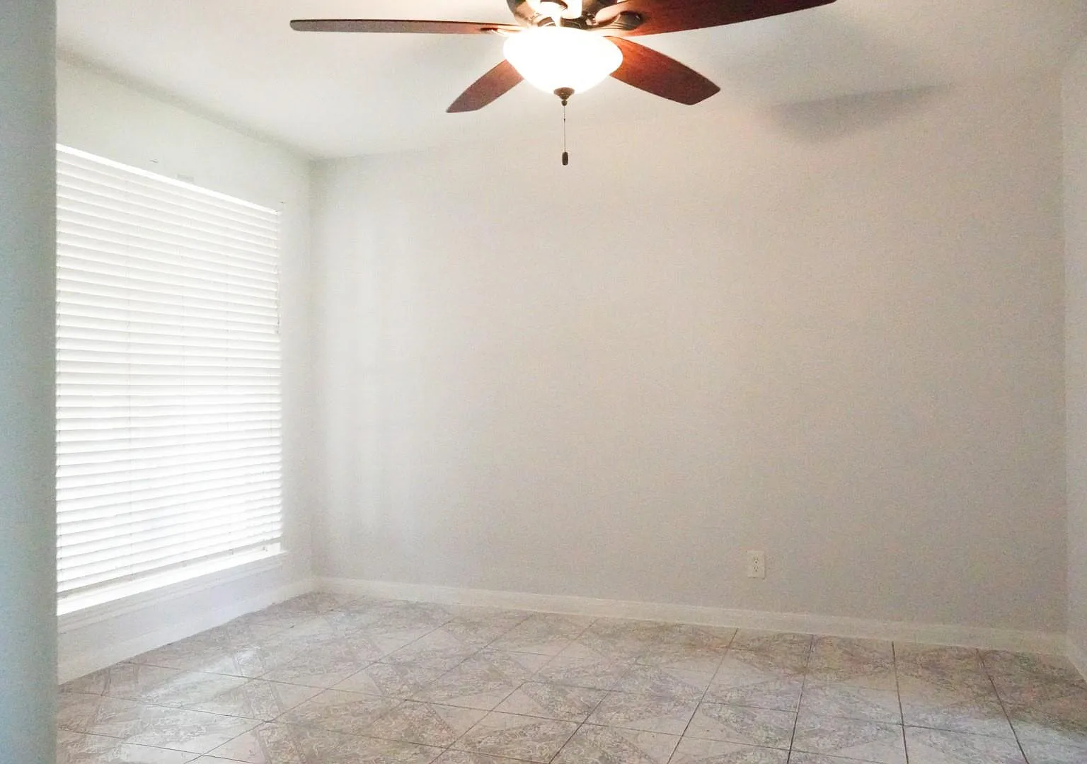 3 bed, 1.5 bath, 1218 sqft, $1,700 — Photo 3
